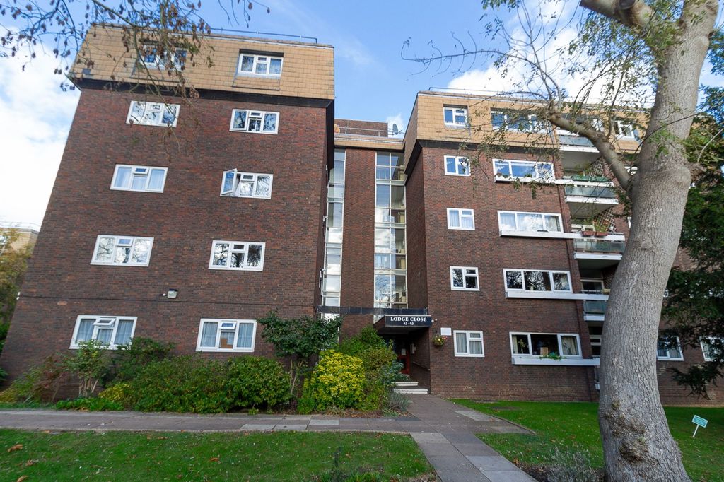 Property photo 2 of 11