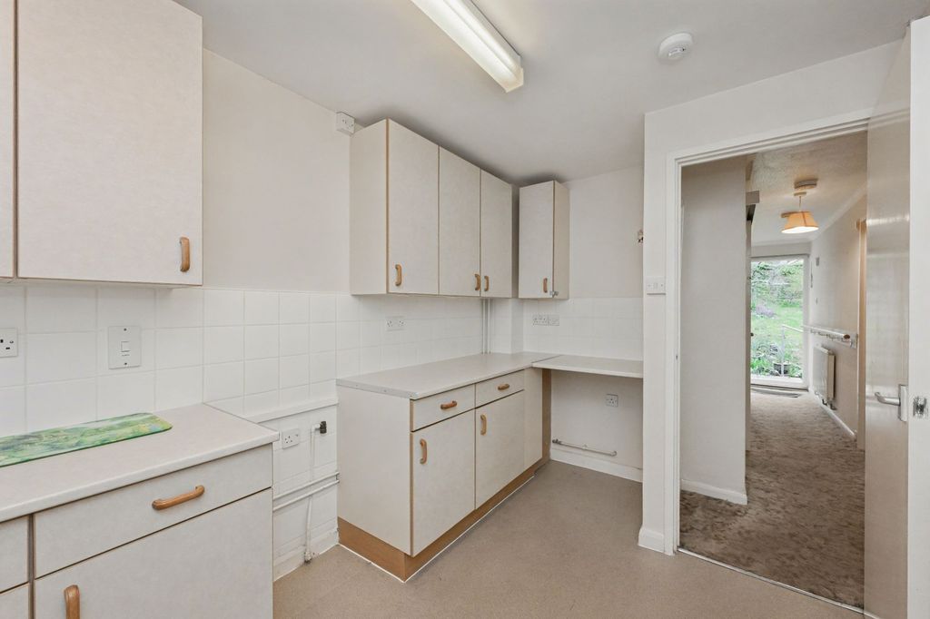 Property photo 3 of 13 26 Madells, Epping CM16 4Nw