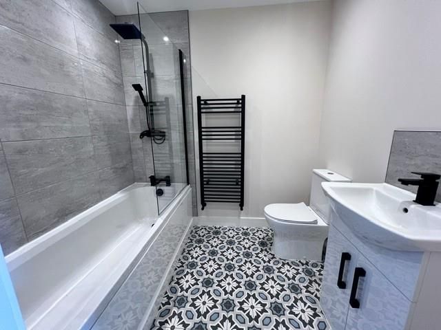 Property photo 1 of 9 Bathroom.Jpg
