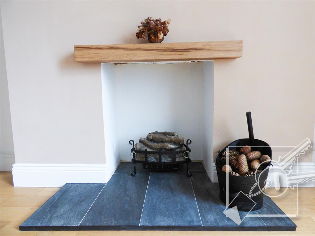 Property photo 3 of 19 Feature Fireplace