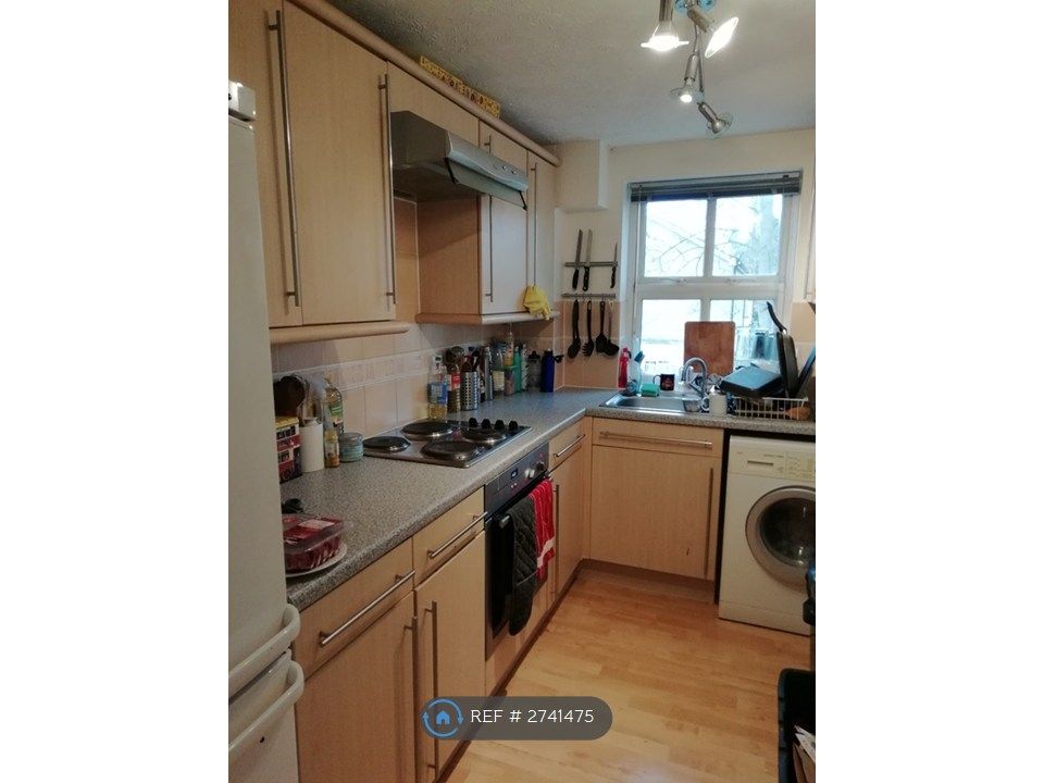 Property photo 3 of 8 Kitchen