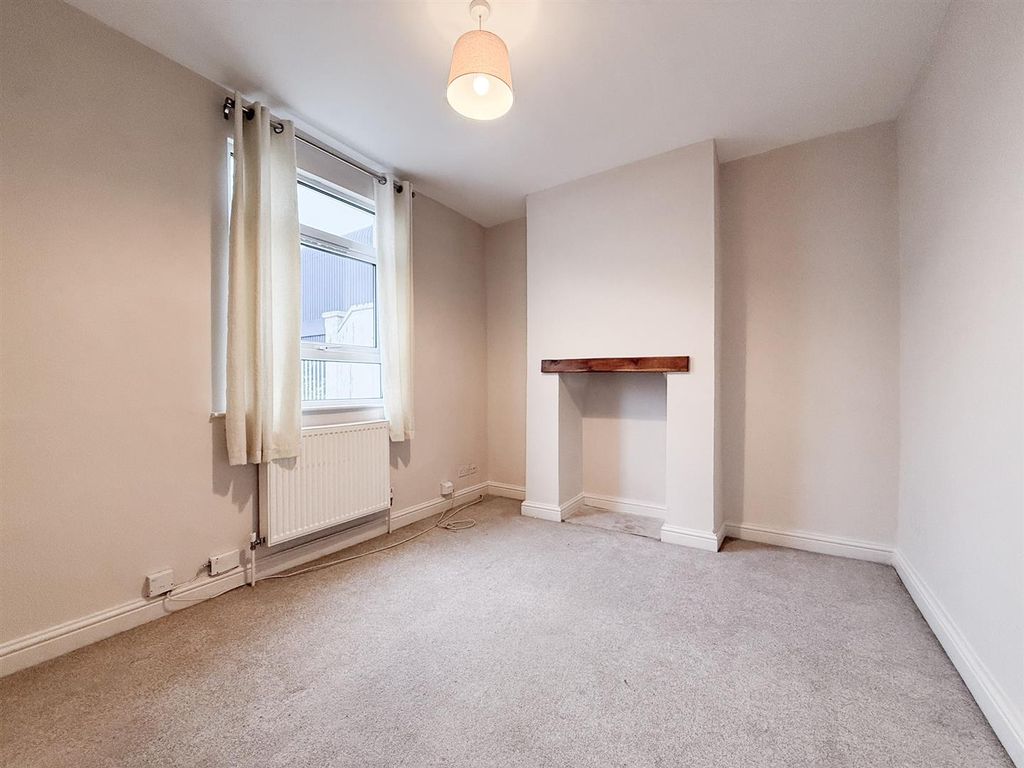 Property photo 2 of 8 Sitting Room