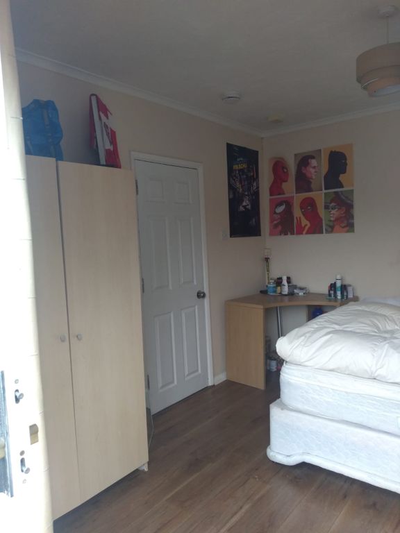 Property photo 3 of 5 Room 2