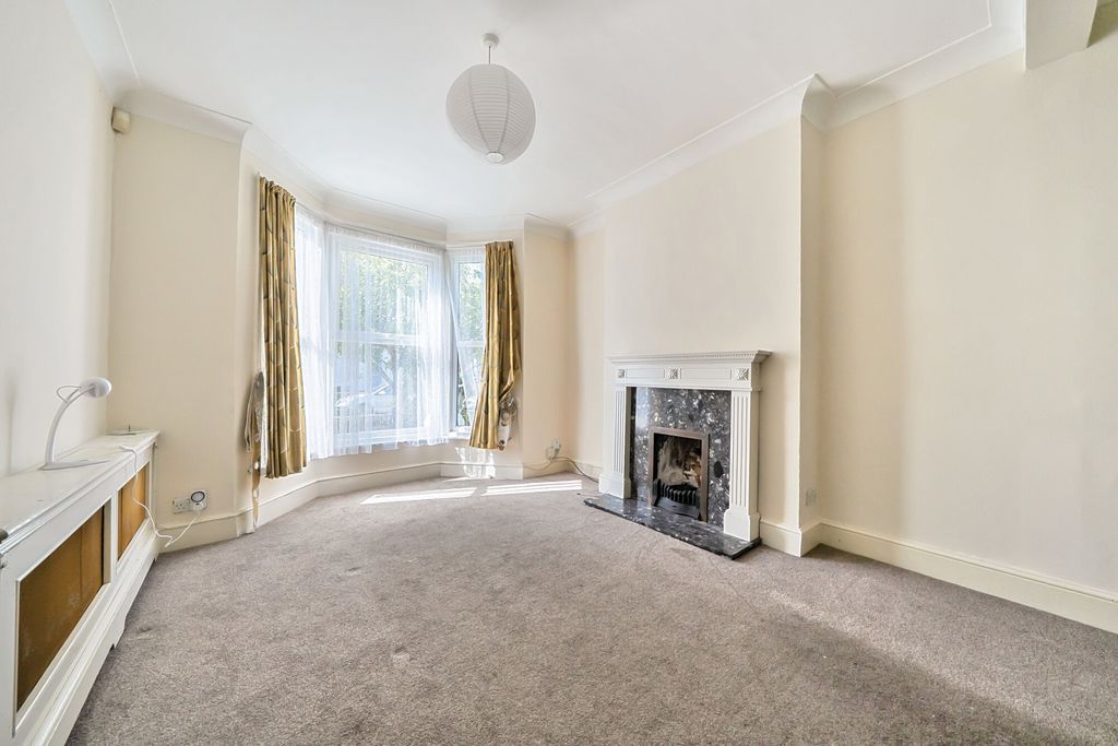 Property photo 2 of 17 1332149-7-68877Dd...
