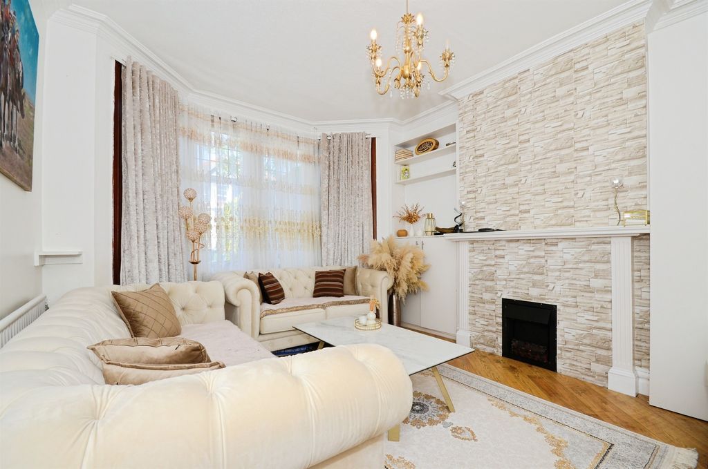 Property photo 2 of 13