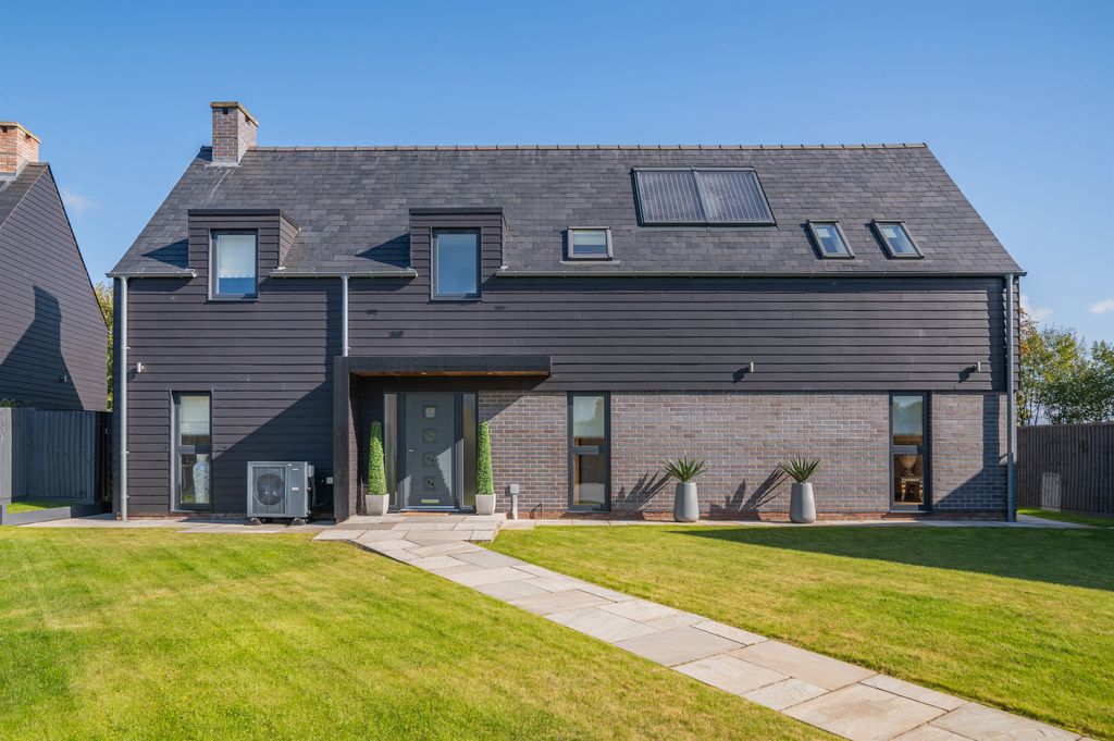 Property photo 1 of 32