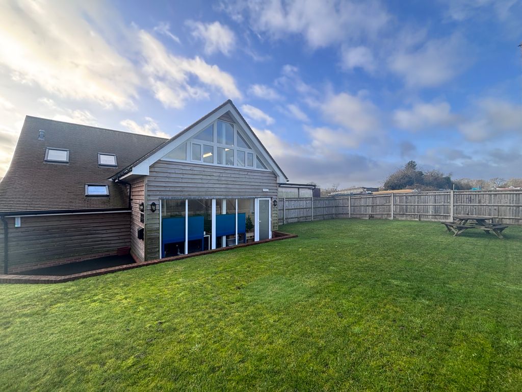 Property photo 1 of 8 Picture No. 05