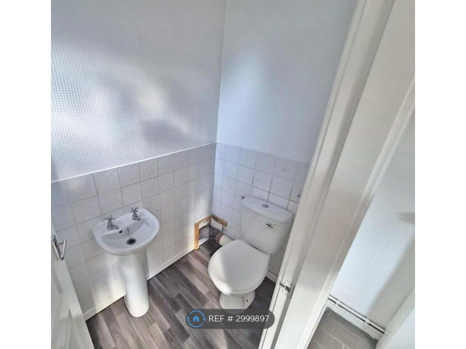 Property photo 2 of 7 Downstairs Toilet
