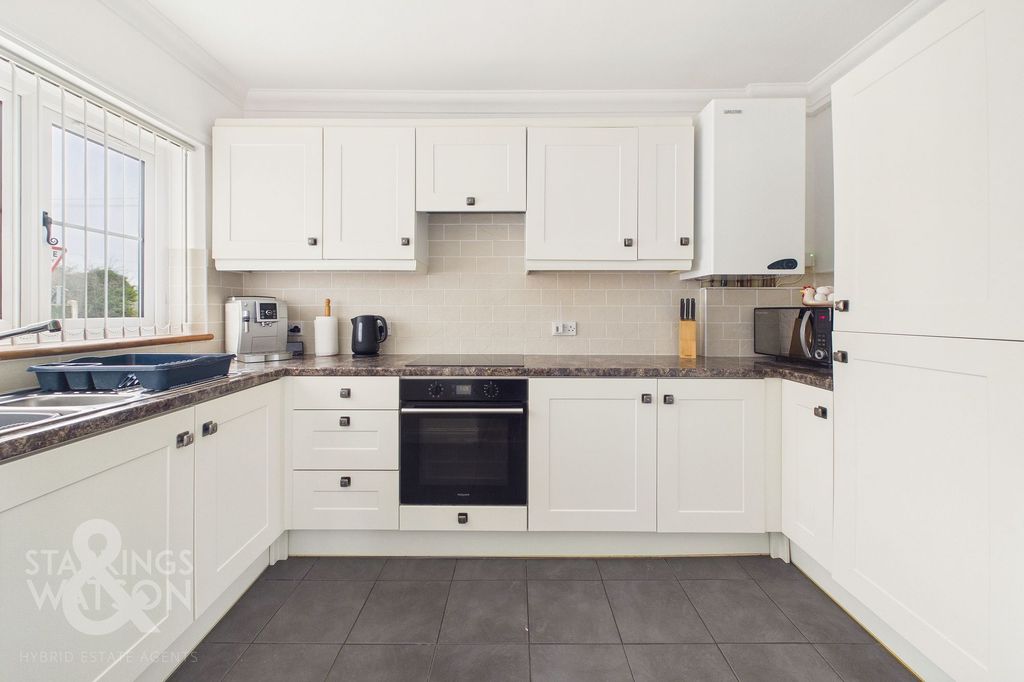 Property photo 3 of 26