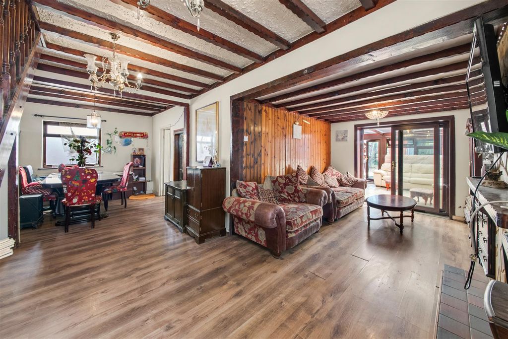 Property photo 2 of 19 7