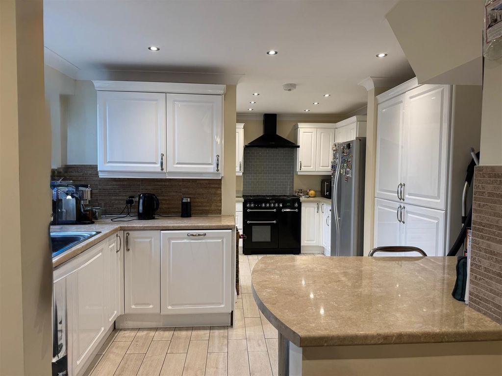 Property photo 3 of 30 Kitchen