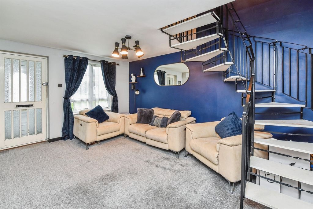 Property photo 2 of 16