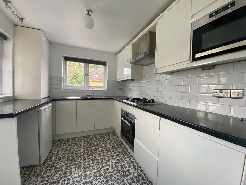 Property photo 2 of 9 Kitchen