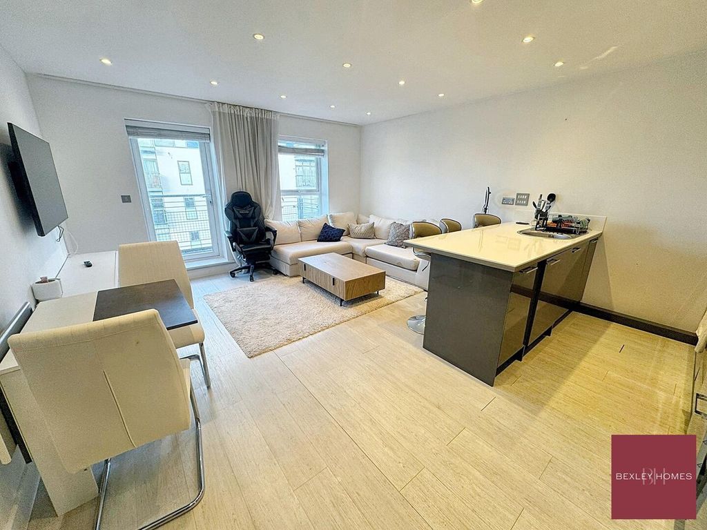 Property photo 3 of 14 Living Room