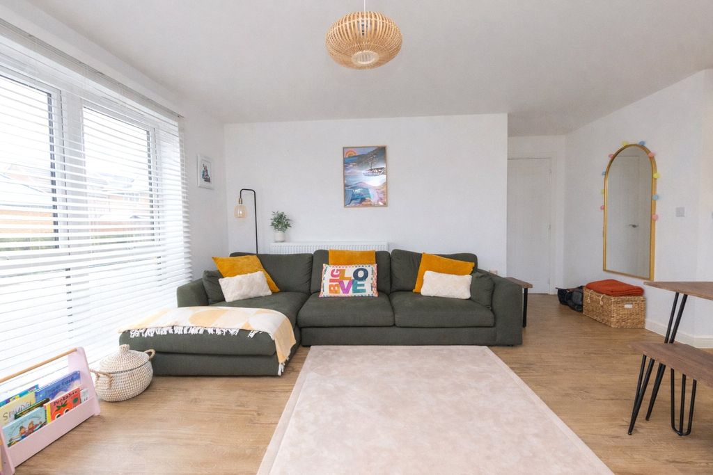 Property photo 2 of 12 Picture No. 32