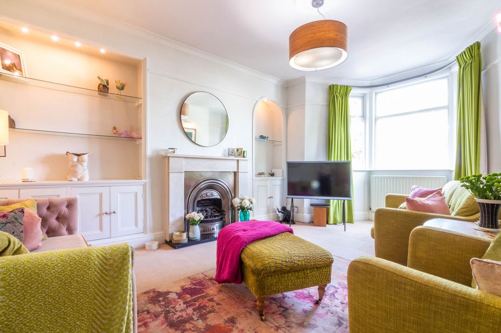 Property photo 2 of 25