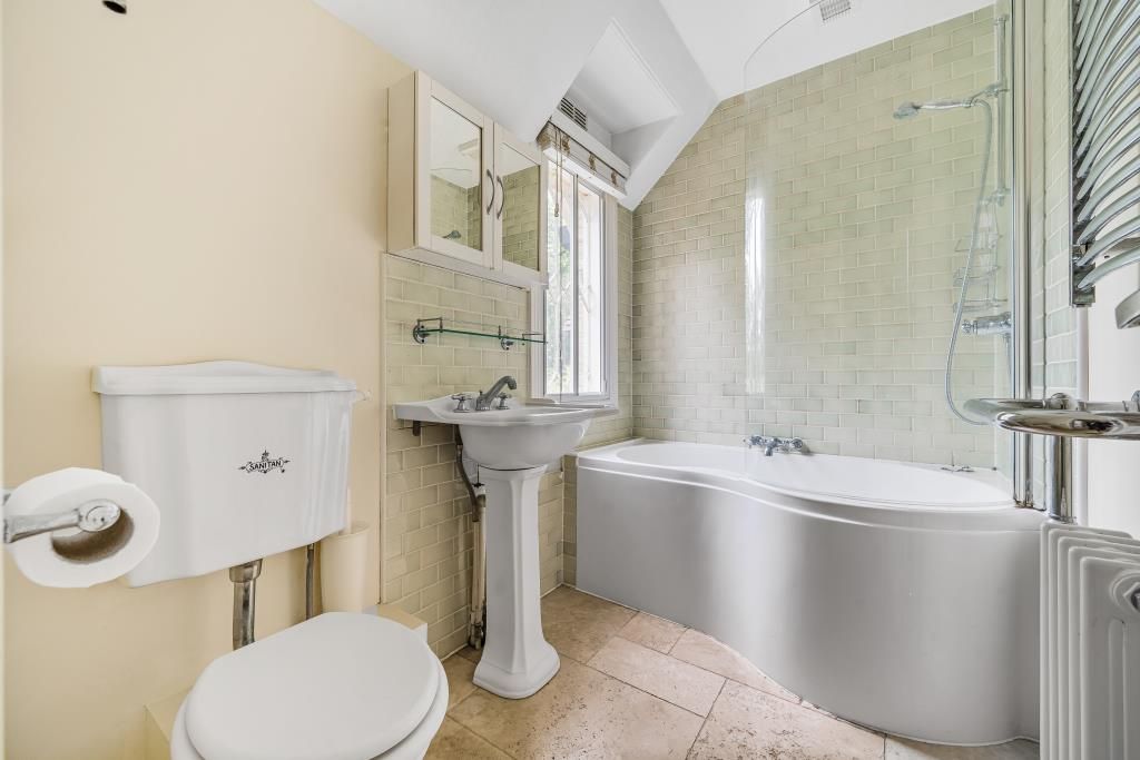 Property photo 2 of 10 Bedroom