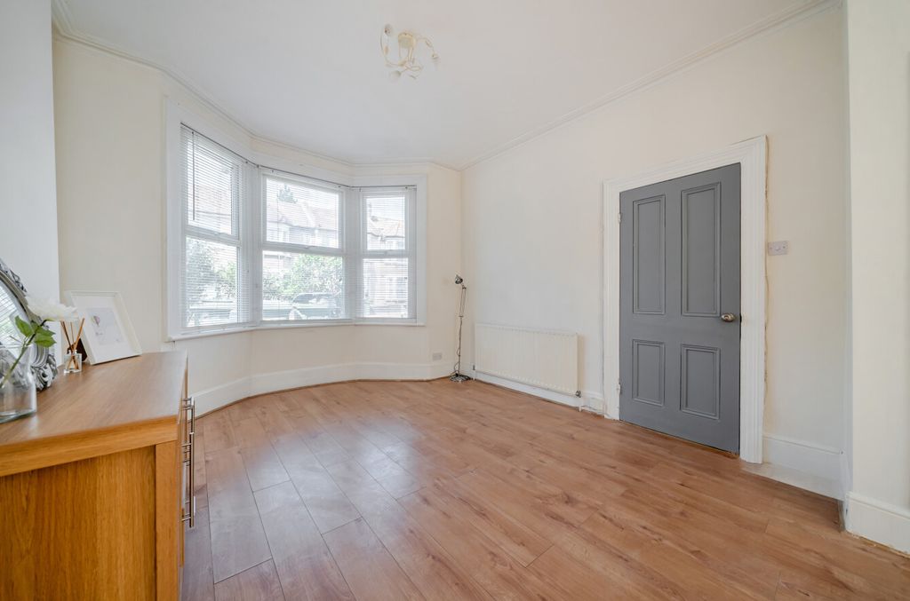 Property photo 2 of 20 1494575-10-6A565B...