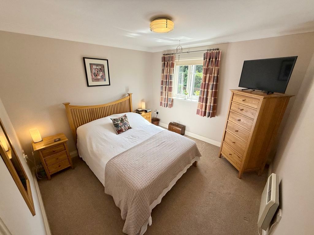 Property photo 3 of 16 Master Bedroom