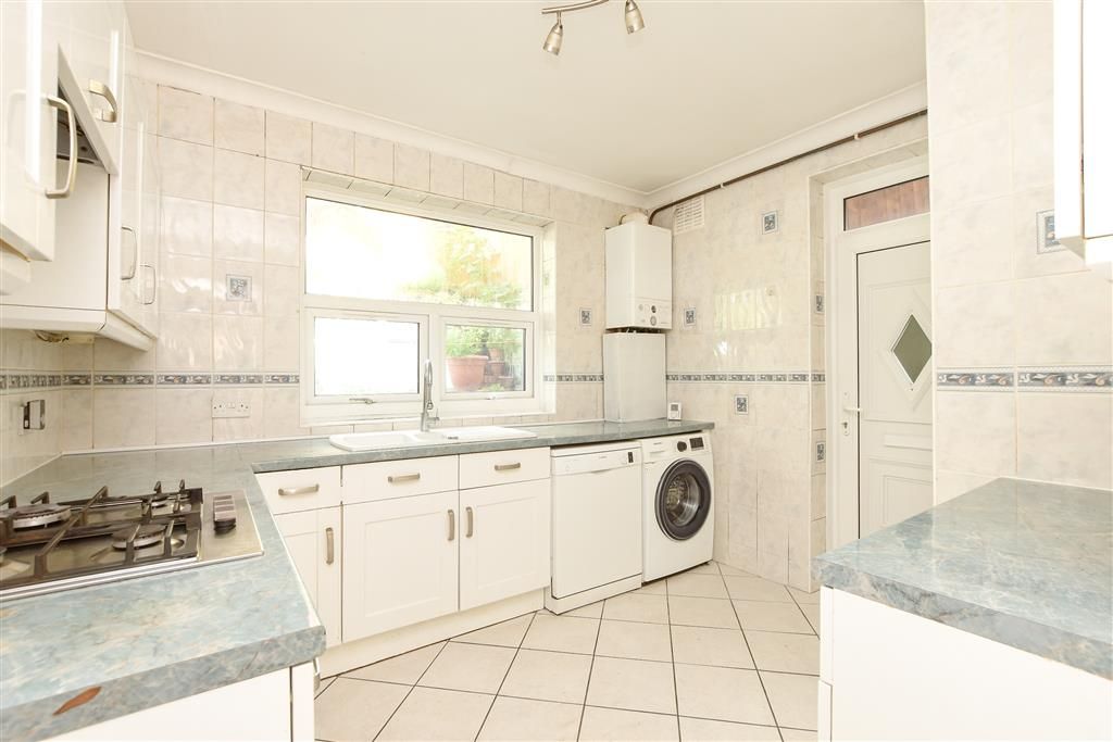 Property photo 3 of 11 Kitchen