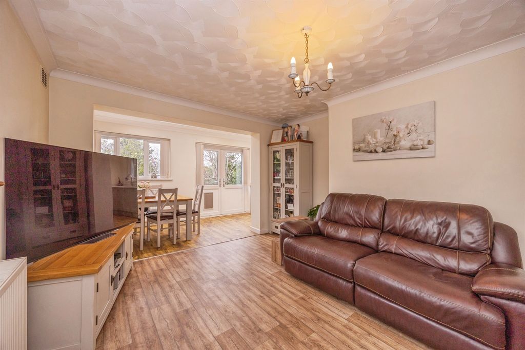 Property photo 2 of 21