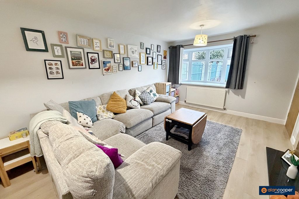 Property photo 3 of 14 4596404