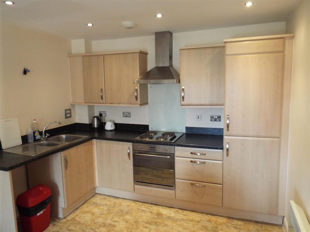 Property photo 1 of 7 Kitchen