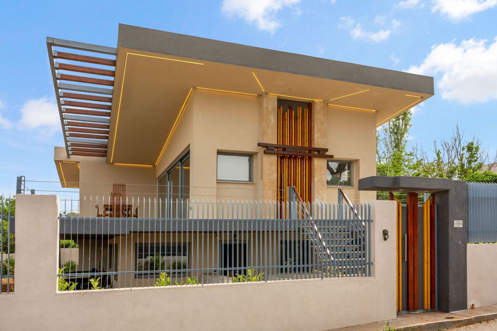 Property photo 1 of 43