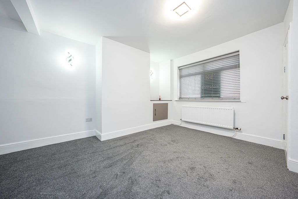 Property photo 2 of 13 Lounge