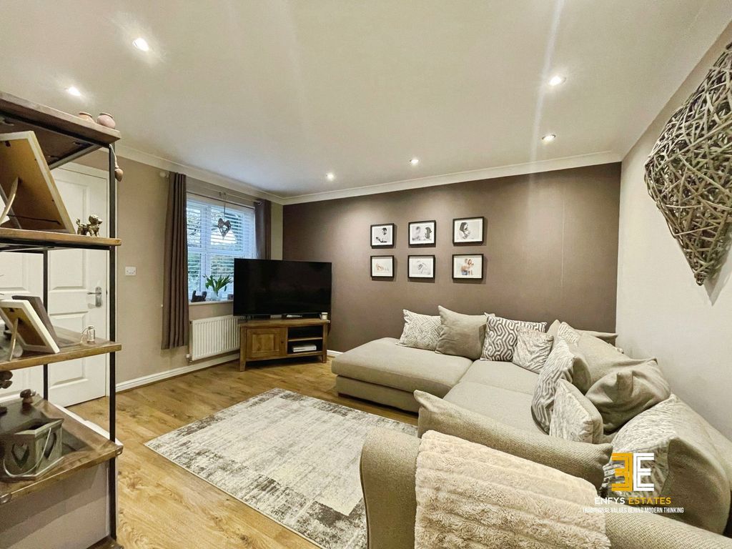 Property photo 2 of 31