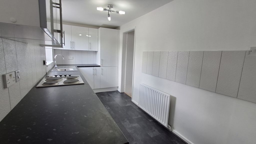 Property photo 3 of 12 Kitchen