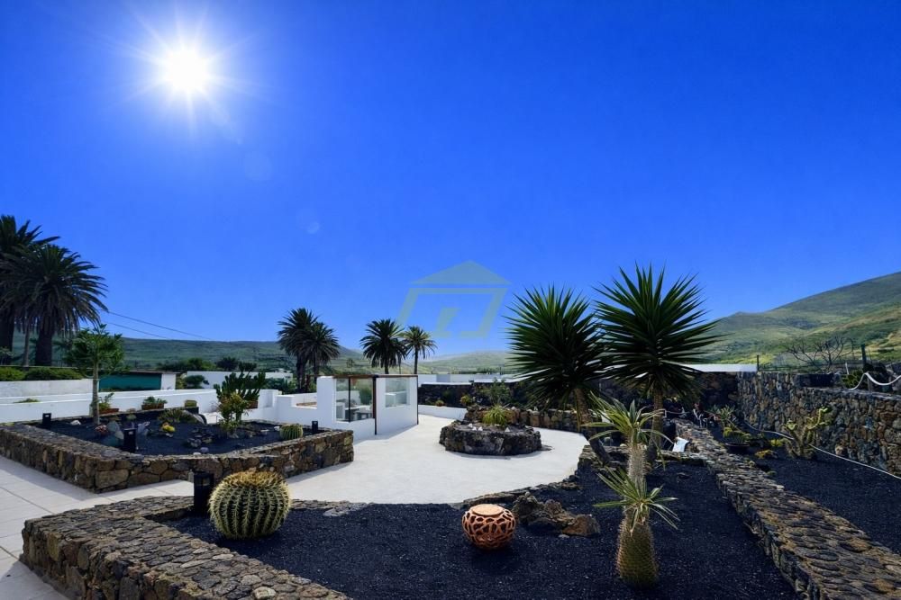 Property photo 2 of 30