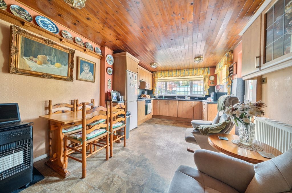 Property photo 2 of 23 1343708-11-68Ac1A230F344-Arw-1
