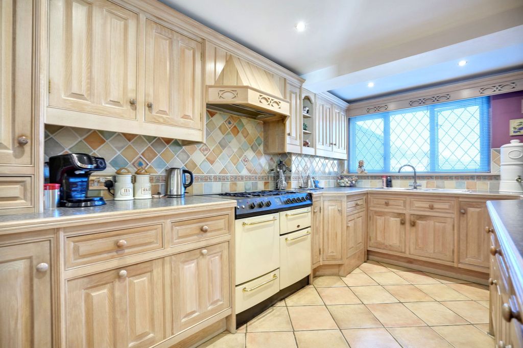 Property photo 2 of 21