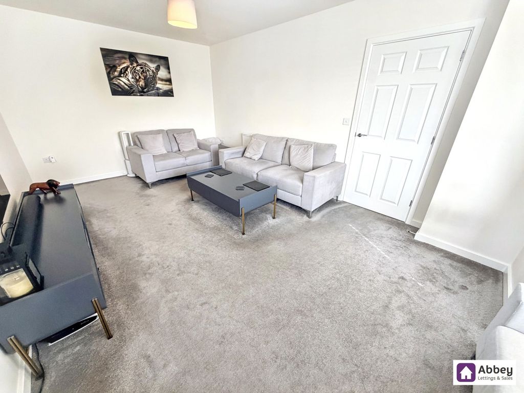 Property photo 3 of 20 Lounge