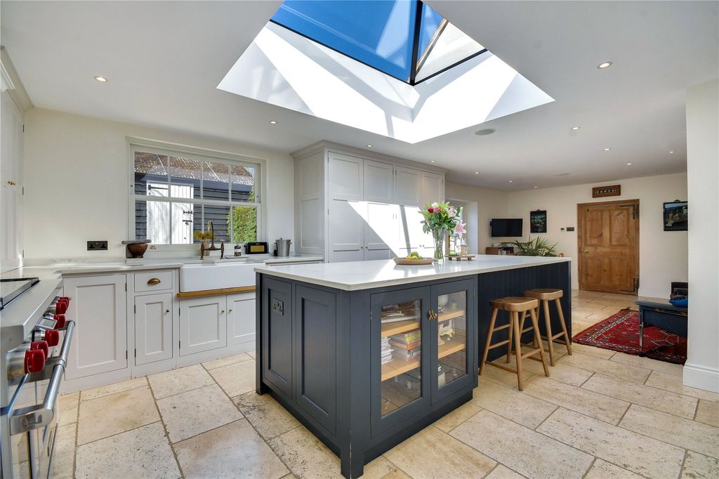 Property photo 2 of 33 Kitchen