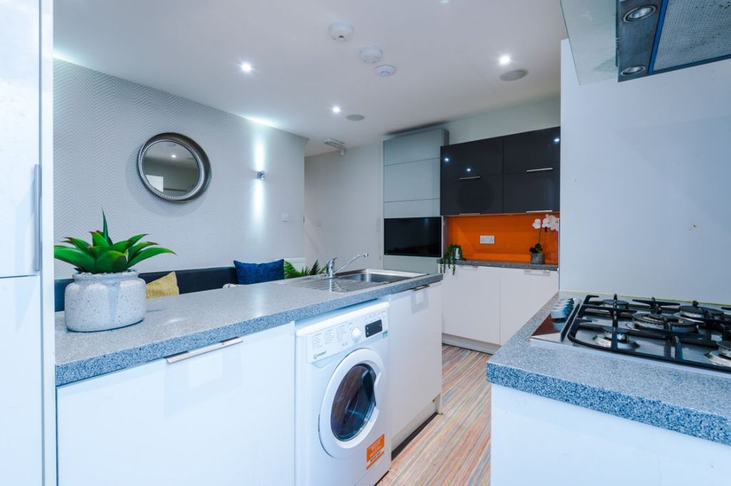 Property photo 3 of 15 5Hs Kitchen