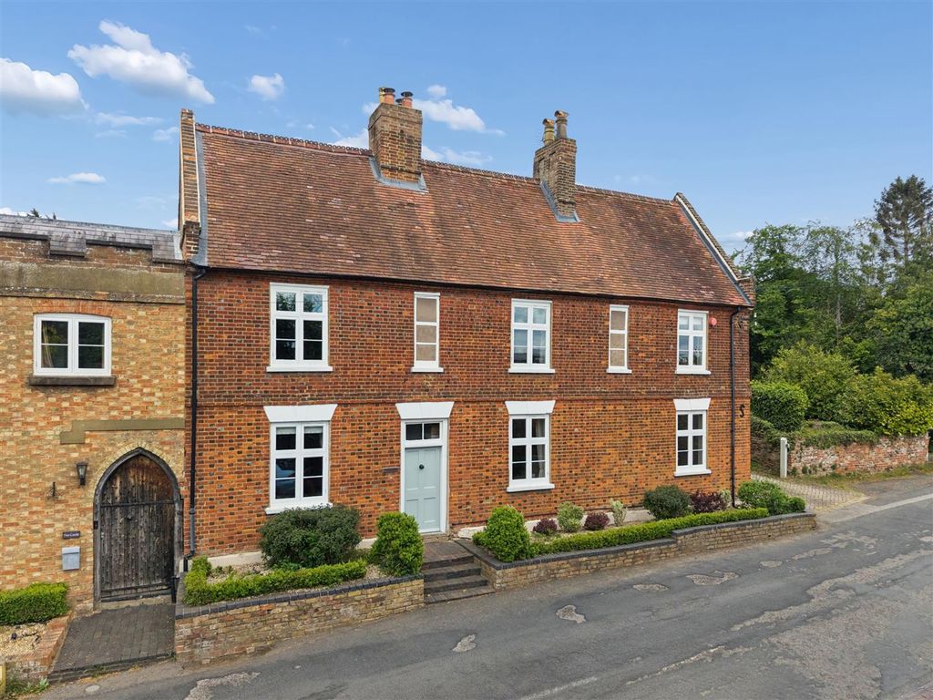 Property photo 1 of 34 Lower Way, Great Brickhill