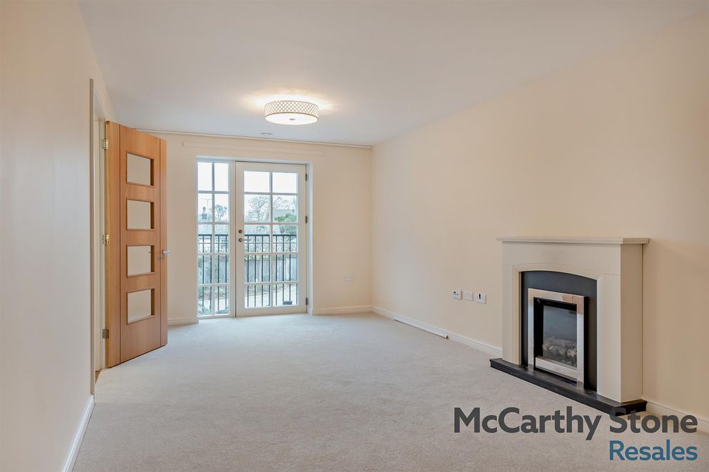 Property photo 2 of 53 8673274-Interior01-800.Jpg