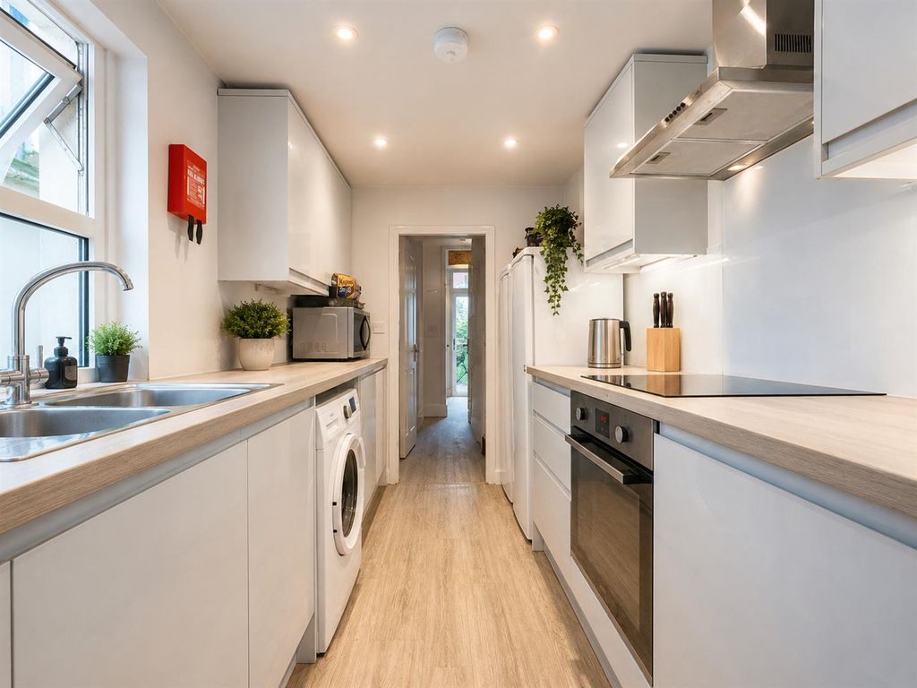 Property photo 1 of 12 Kitchen