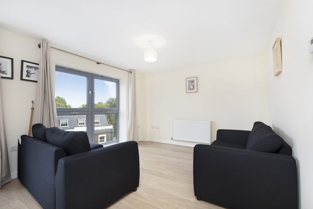 Property photo 2 of 11 De Beauvoir House...