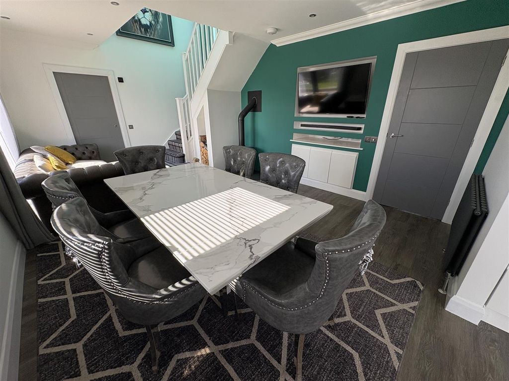 Property photo 3 of 27 Dining Area