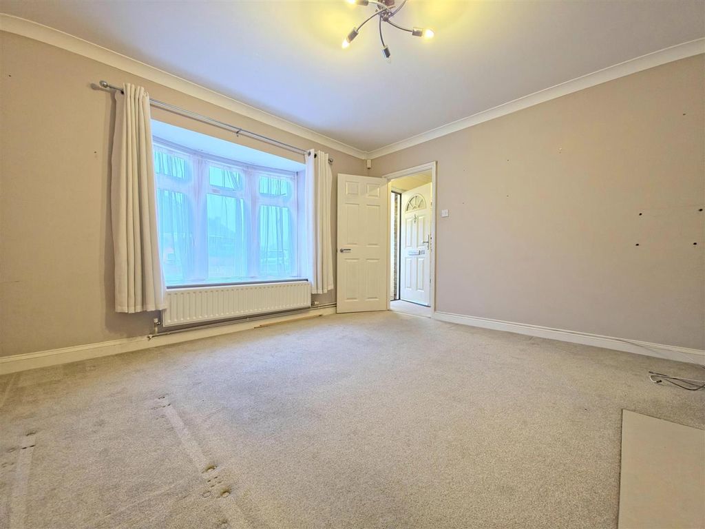 Property photo 3 of 14 Living Room