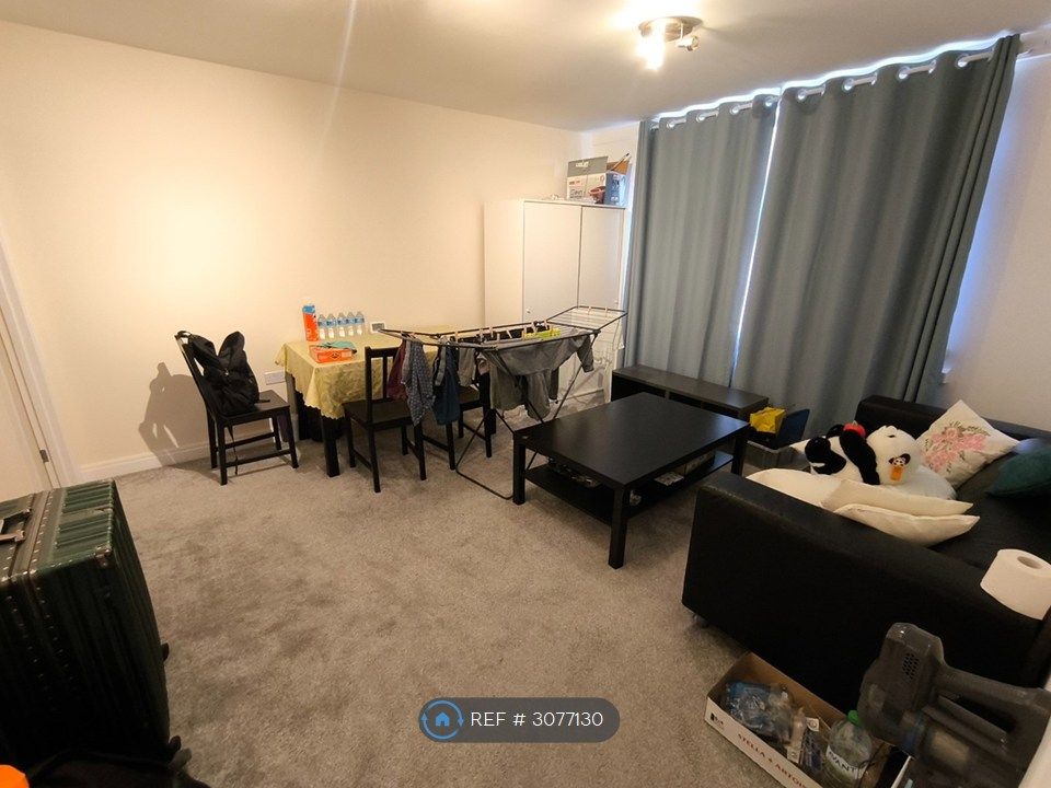 Property photo 1 of 10 Living Room