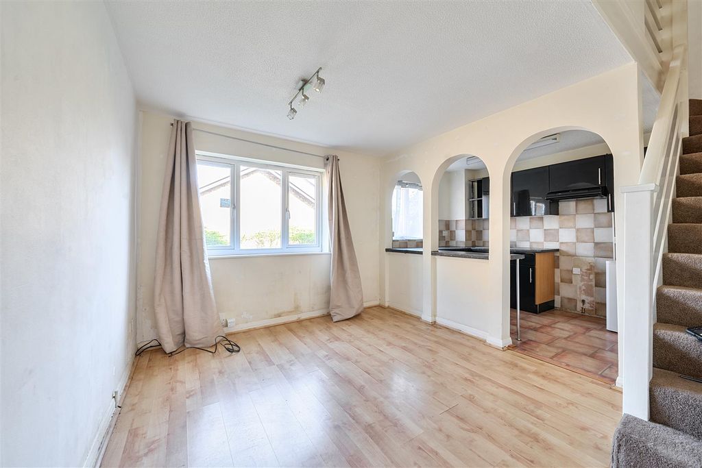 Property photo 3 of 12 Lounge / Dining Room