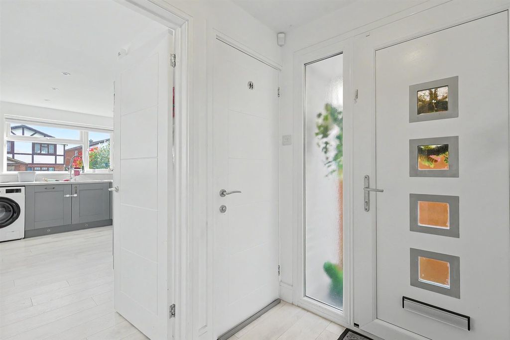 Property photo 2 of 20