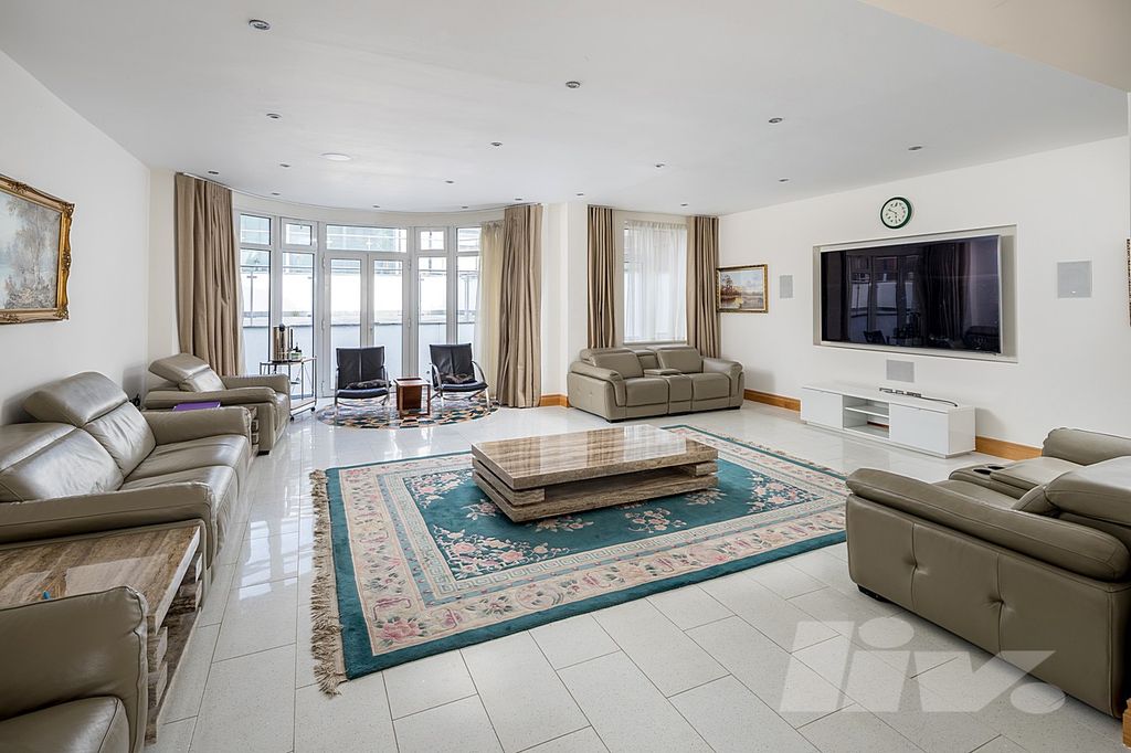 Property photo 2 of 28 Photo 5