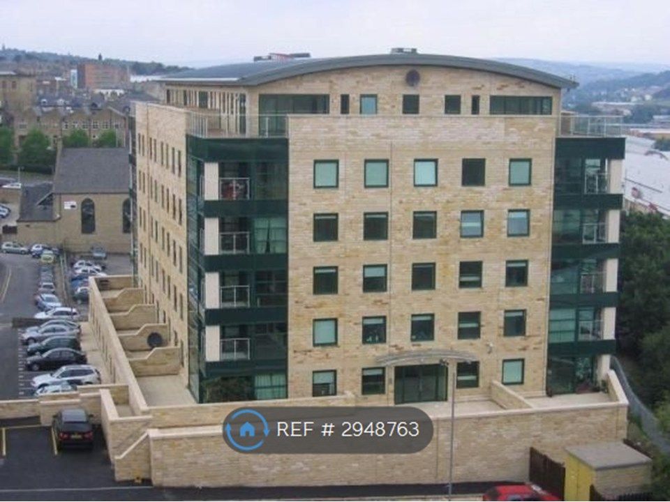 Property photo 1 of 7 Building