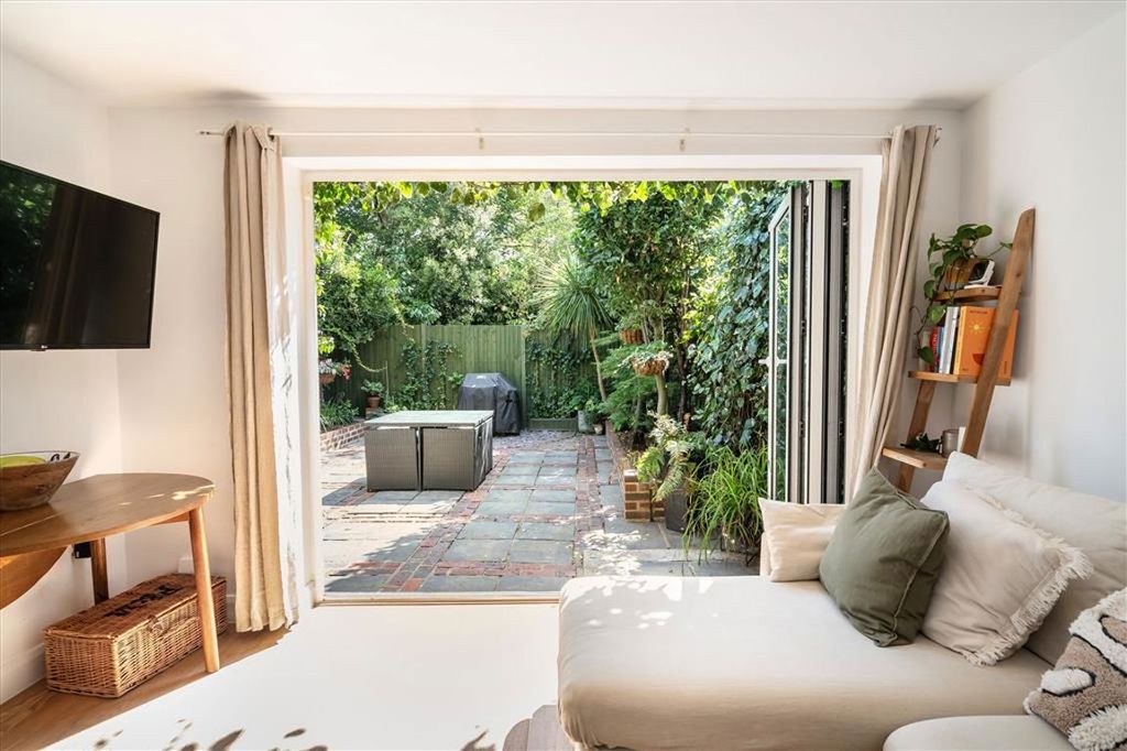 Property photo 2 of 8