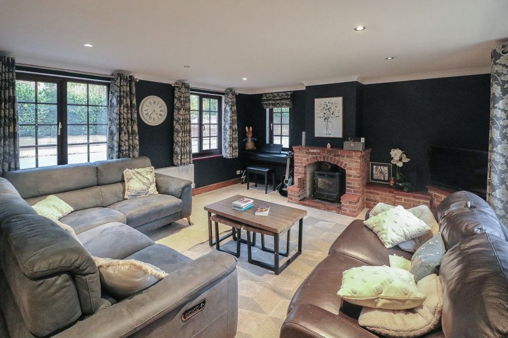 Property photo 2 of 22 13-Img_0617